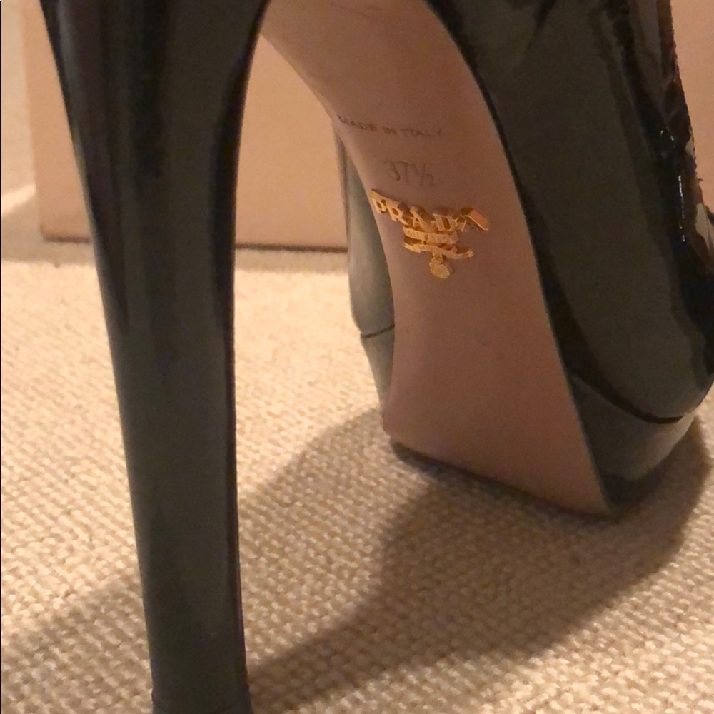 Prada AUTH platform patent leather strappy sandal - Picture 8 of 8